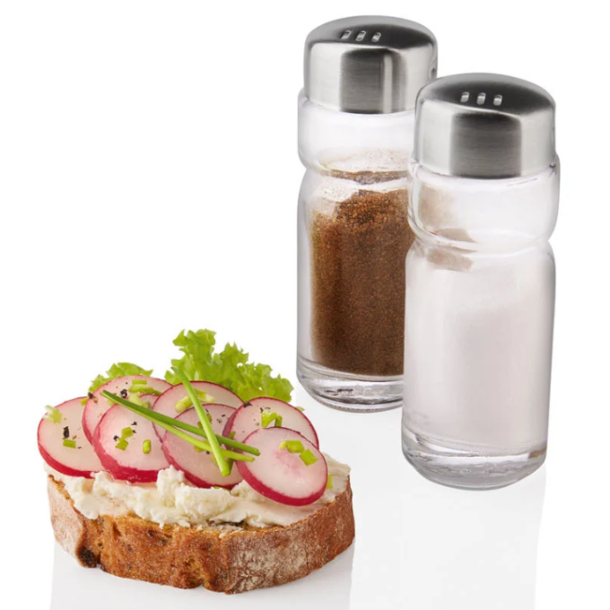 Salz und Pfeffer Streuer mit Brot